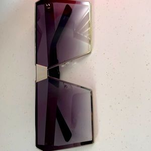 Wide frame sunglasses